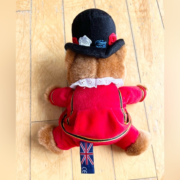 Whitehill Limited Vintage 90s Beefeater Palace Tower of London Guard Bear Plush - Picture 2 of 9